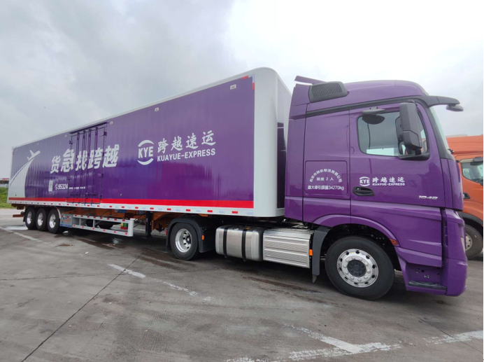 跨越速运和顺丰:谁才是科技与运力双轮驱动的物流新标杆 跨越速运和顺丰:谁才是科技与运力双轮驱动的物流新标杆